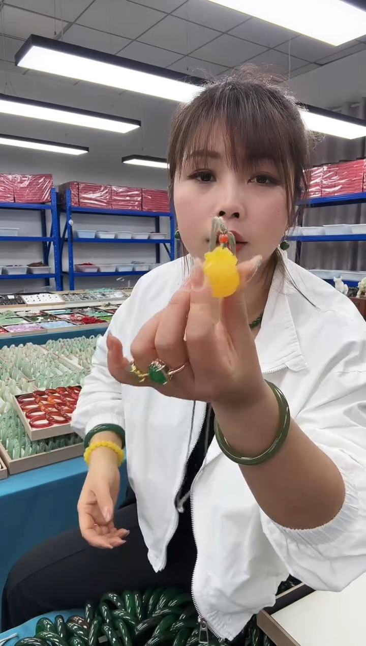 蜜蜡颈饰未镶嵌满蜜鸡油黄福袋