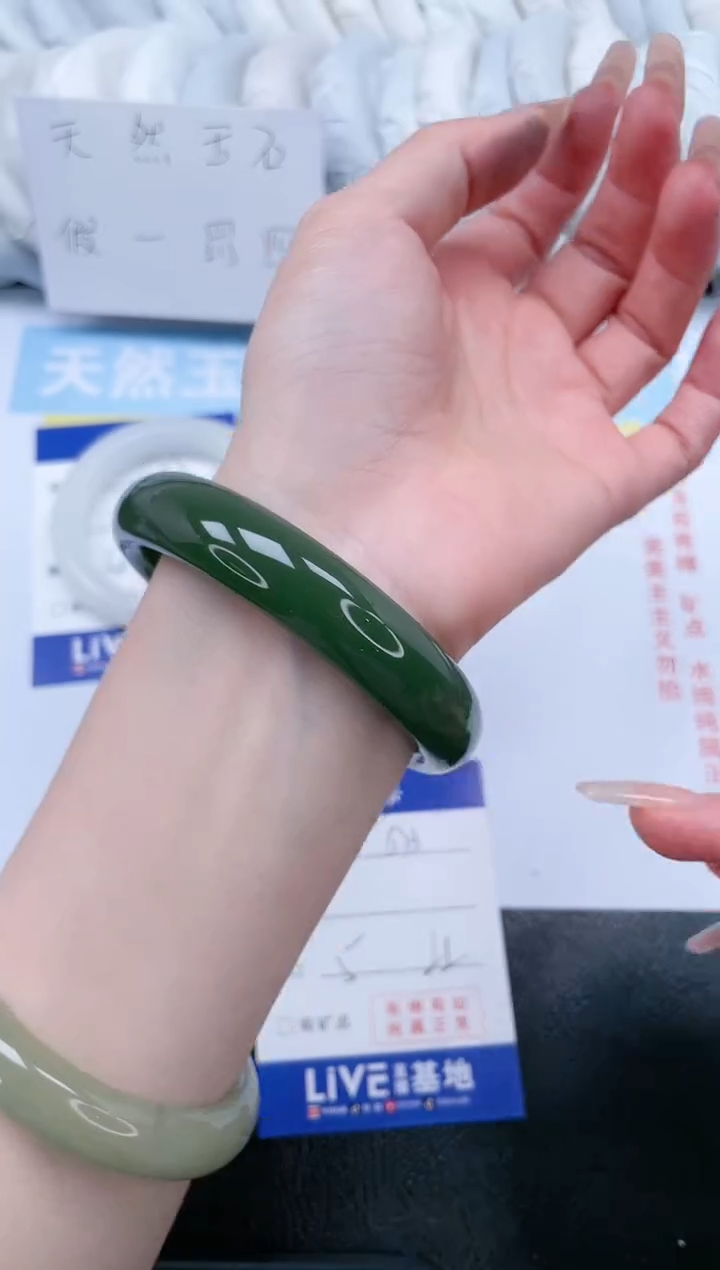 【闪购商品】石英质玉手镯未镶嵌姜黄有棉点棉线福利微瑕T273-62