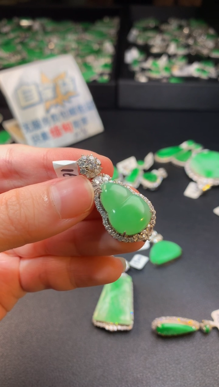 【闪购商品】翡翠颈饰银S925镶嵌翡翠