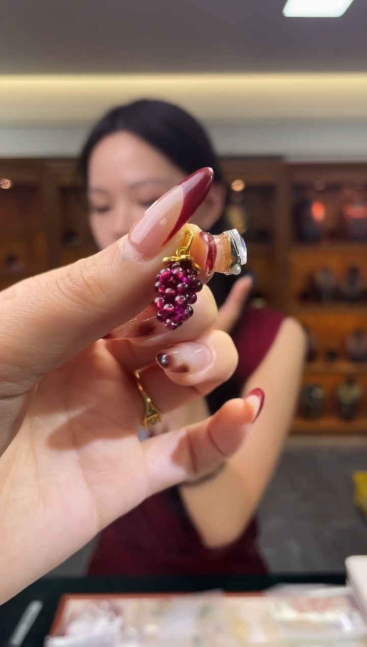 颈饰未镶嵌石榴石（多样性发一件）