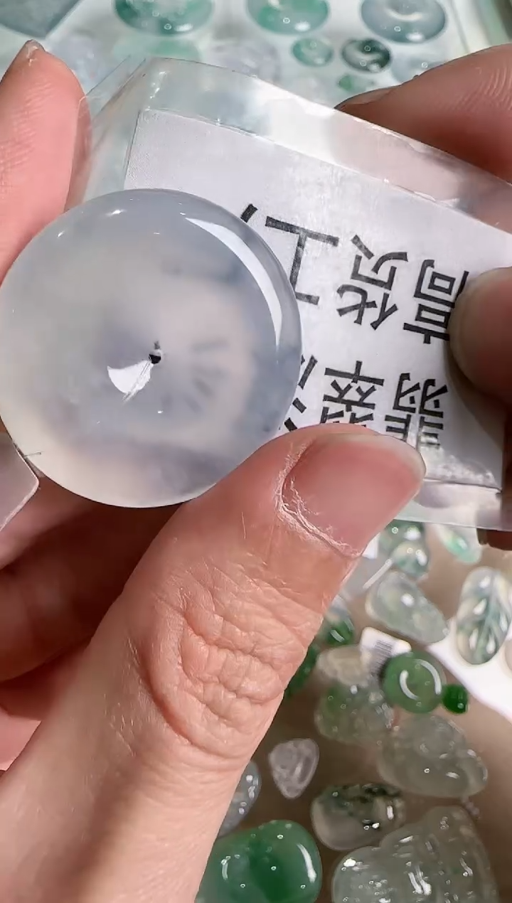 【闪购商品】翡翠吊坠(不含链)未镶嵌··