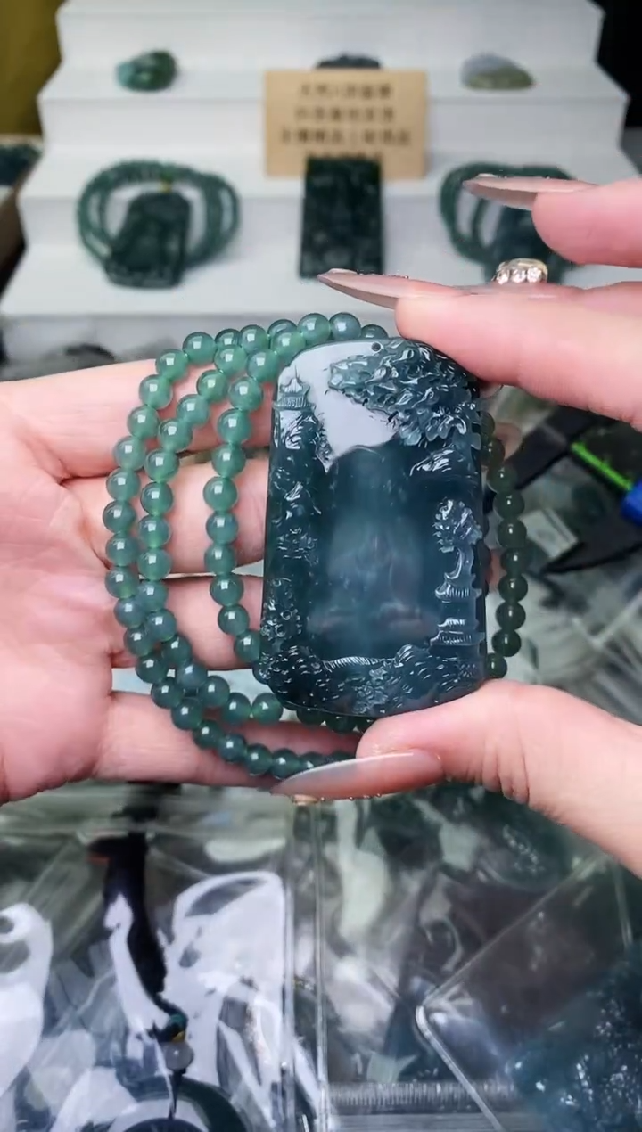 颈饰未镶嵌翡翠 