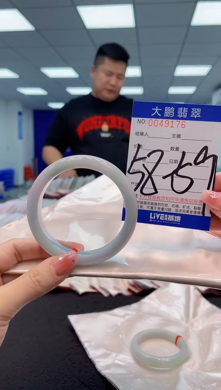 【闪购商品】翡翠手镯未镶嵌AAAAAAAAAA