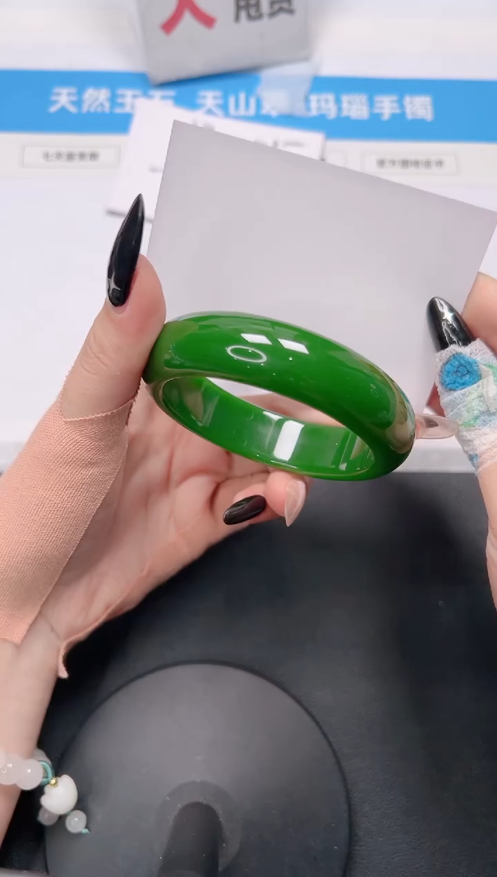 【闪购商品】石英质玉手镯未镶嵌40-菠菜绿57.4