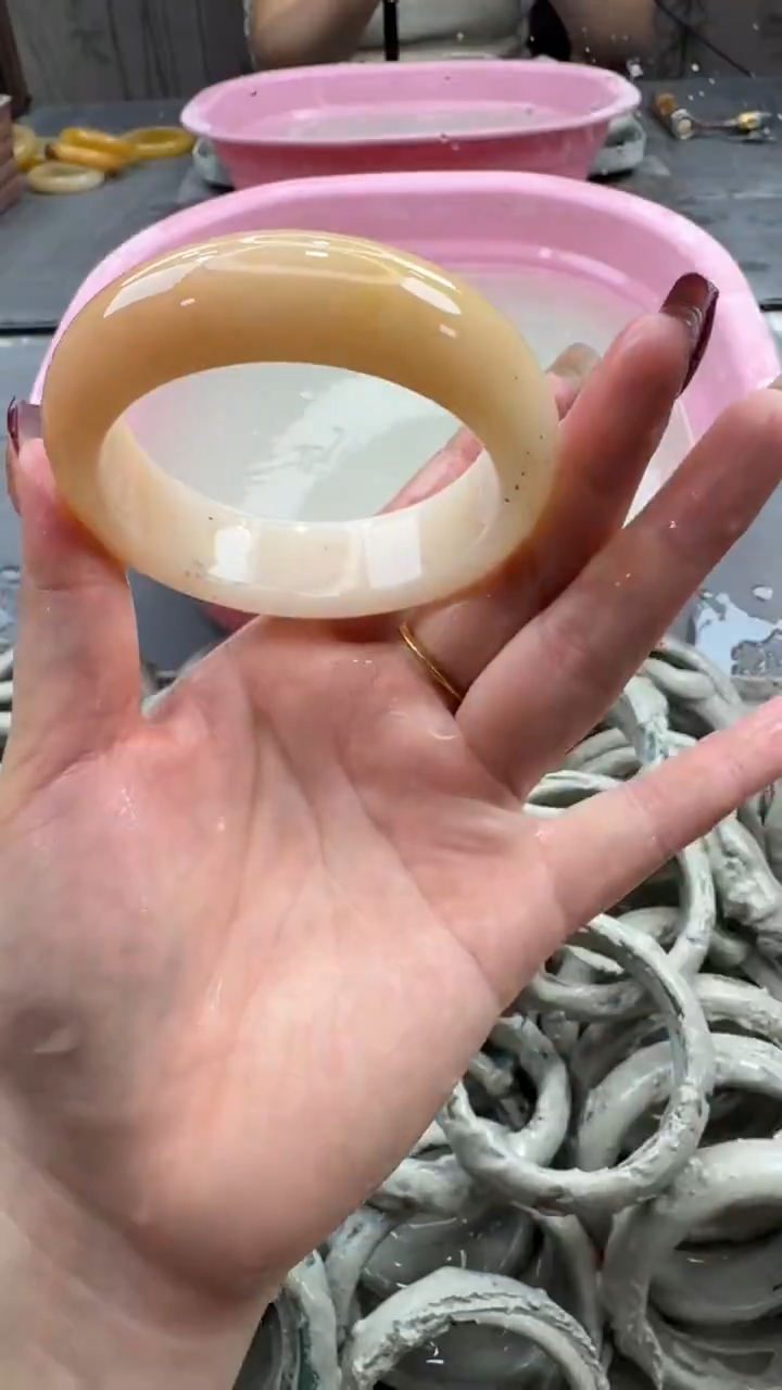 未镶嵌手镯石英质玉2