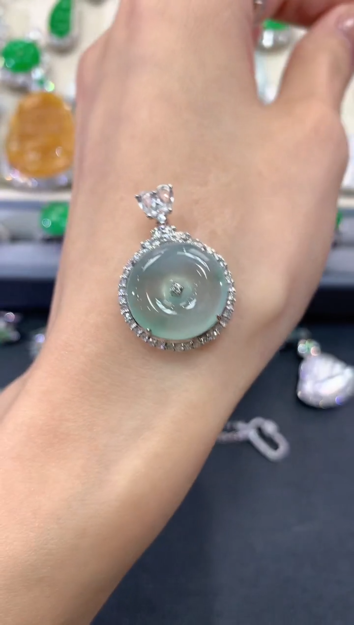 【闪购商品】翡翠吊坠(不含链)18K金镶嵌q76