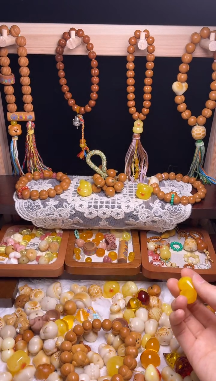 吊坠猴头核桃金****面密爱心配饰