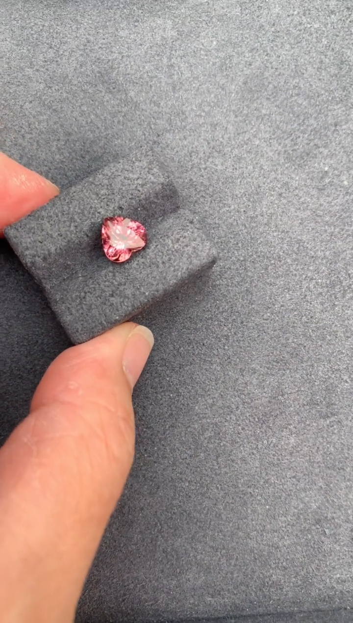 【闪购商品】碧玺裸石未镶嵌1.8ct粉碧玺