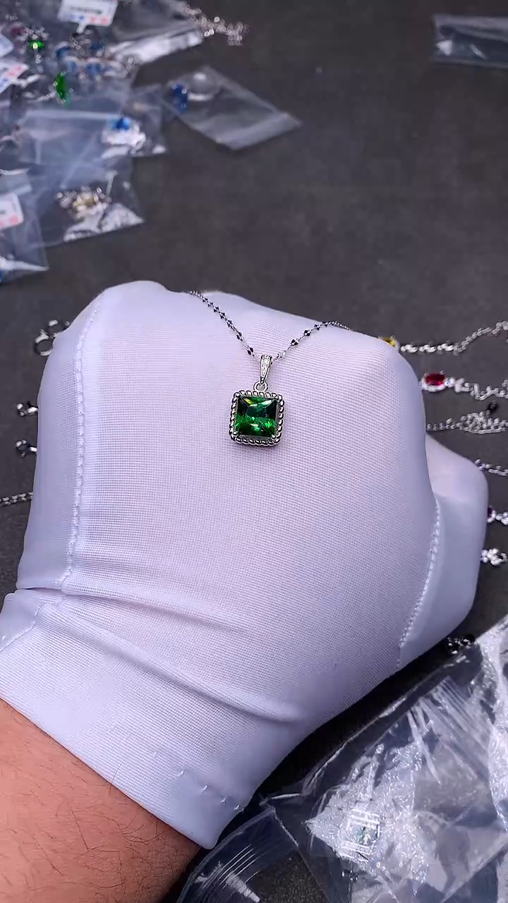 【闪购商品】透辉石吊坠银S925镶嵌......