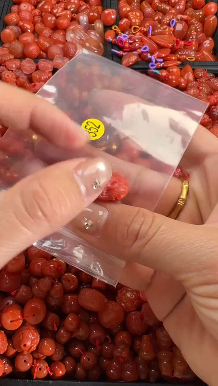 【闪购商品】南红玛瑙颈饰未镶嵌1