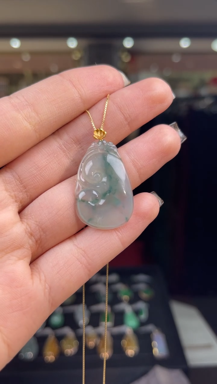 吊坠(不含链)18K金镶嵌翡翠8号标签撕毁不退换