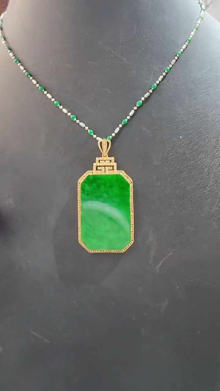 颈饰18K金镶嵌翡翠88888888
