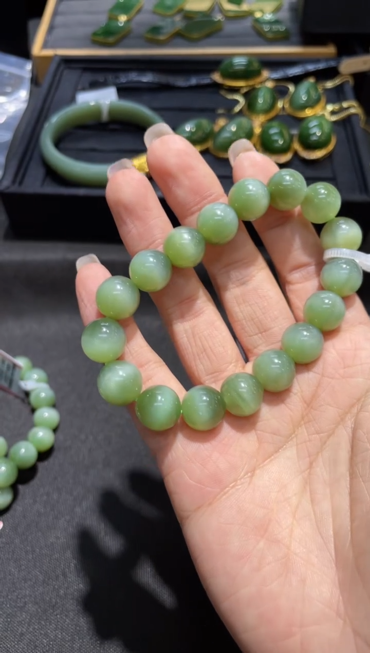 【闪购商品】和田玉手串未镶嵌12MM  多样性发一Z