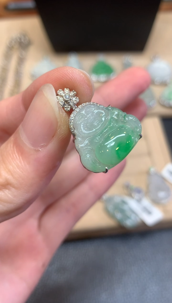 翡翠18K金镶嵌颈饰佛公【无服务费】