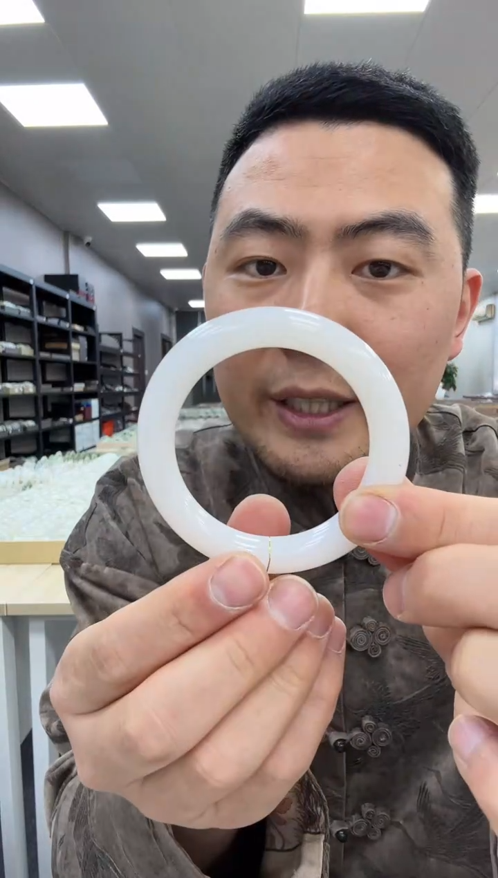 【闪购商品】和田玉手镯未镶嵌53  611