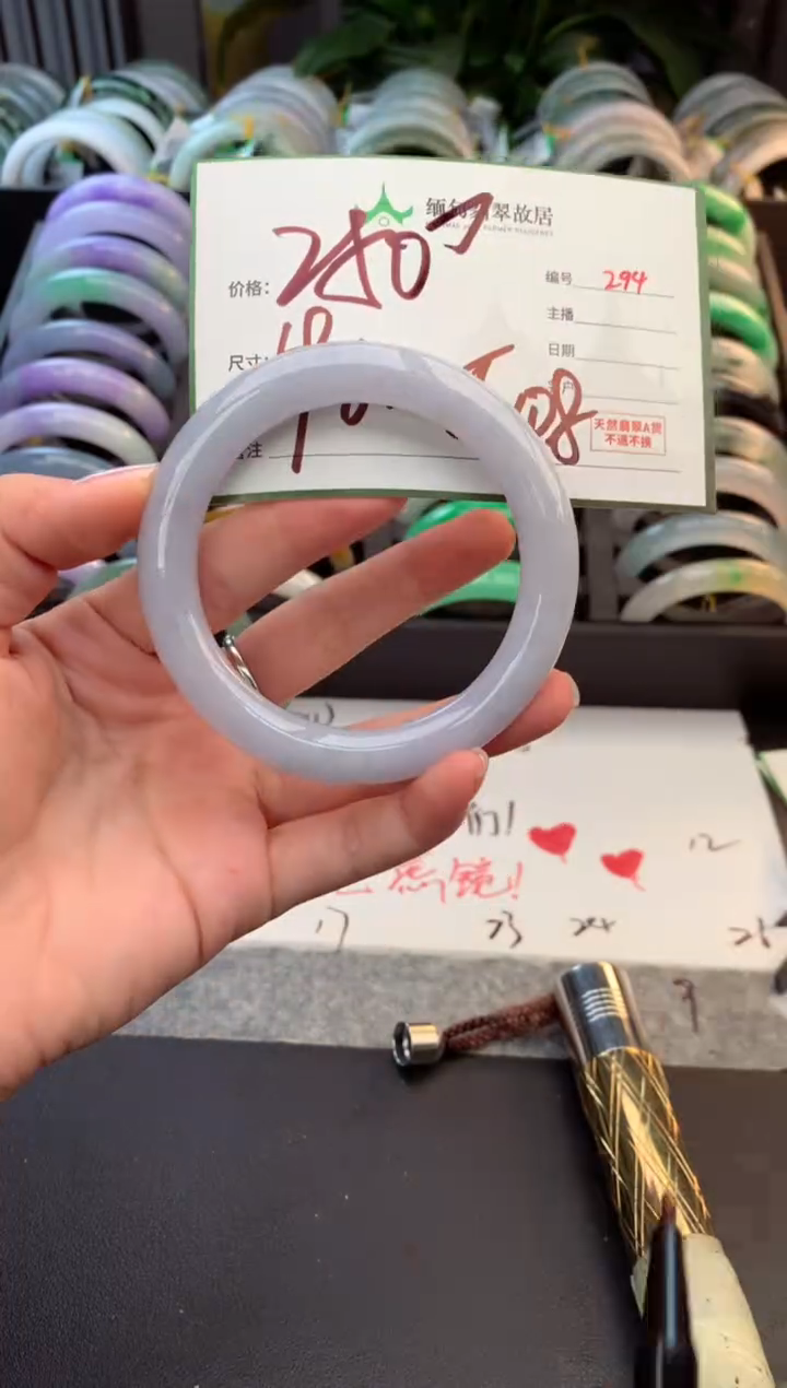 未镶嵌定制翡翠毛货需精细抛光+多人