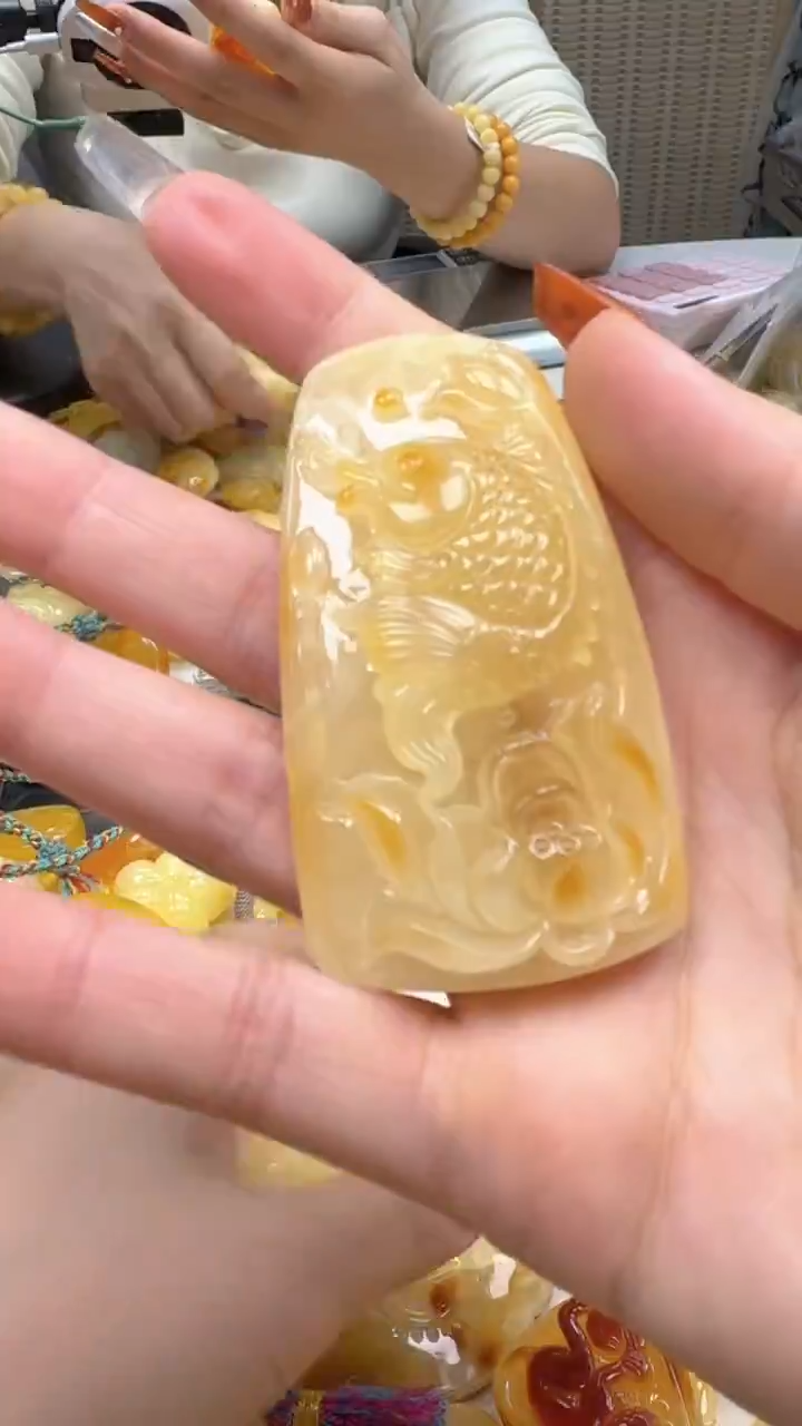 裸石琥珀未镶嵌如图