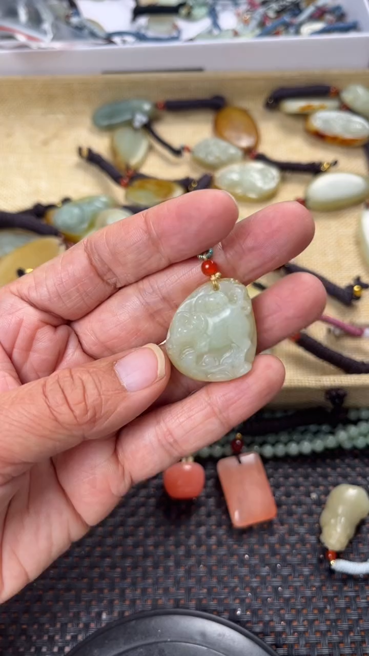 【闪购商品】和田玉颈饰未镶嵌多样性发货没有证书拍一发一有瑕