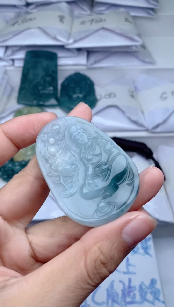 颈饰未镶嵌翡翠 