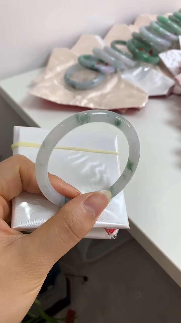 未镶嵌手镯翡翠52.8圆条冰飘花