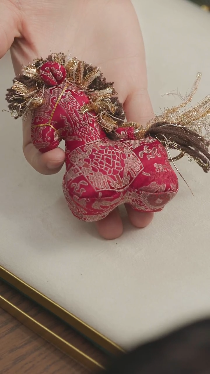 刺绣湘传礼小马挂件