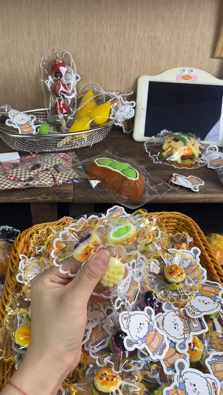 硅胶mini小鼻嘎豆乳、2蛋黄酥（共3个）