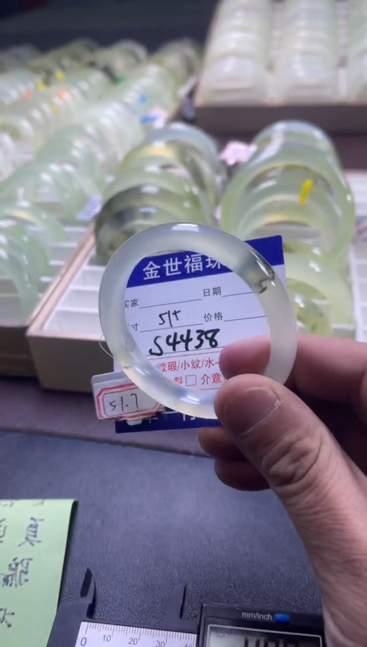 【闪购商品】蛇纹石玉颈饰未镶嵌蛇纹石玉颈饰未镶嵌