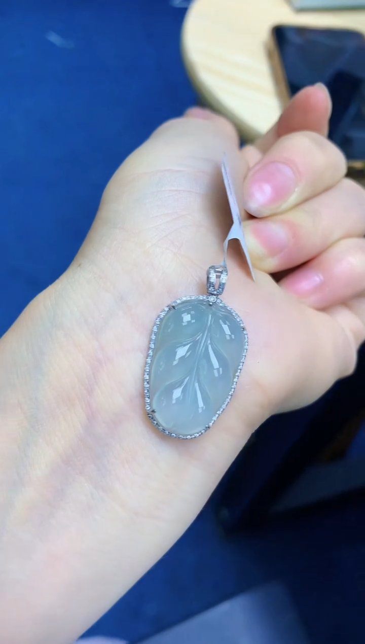 翡翠18K金镶嵌颈饰 天然翡翠A货