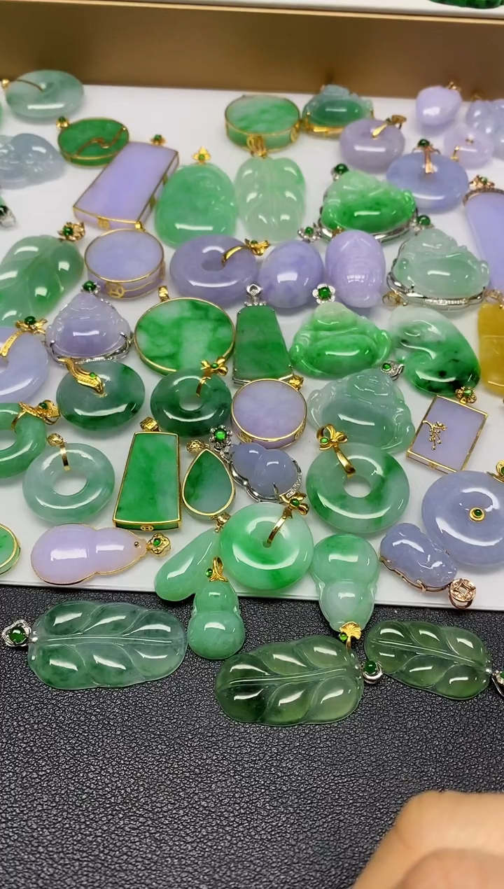 【闪购商品】翡翠颈饰未镶嵌叶子