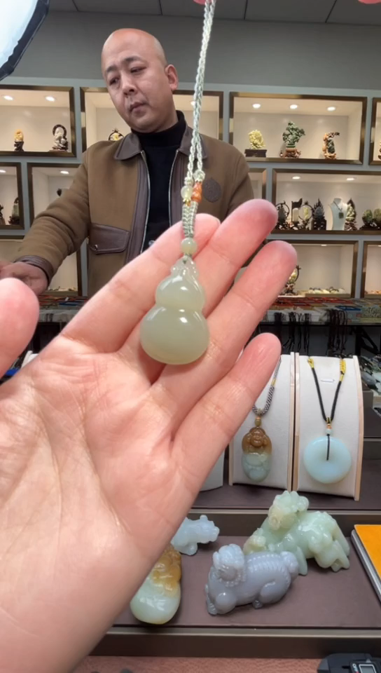 颈饰未镶嵌和田玉苏