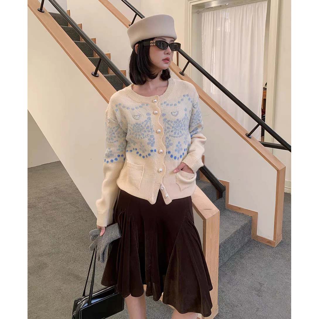 【奥莉】2025秋冬：钉珠羊毛针织开衫撞色提花毛衣外套45218