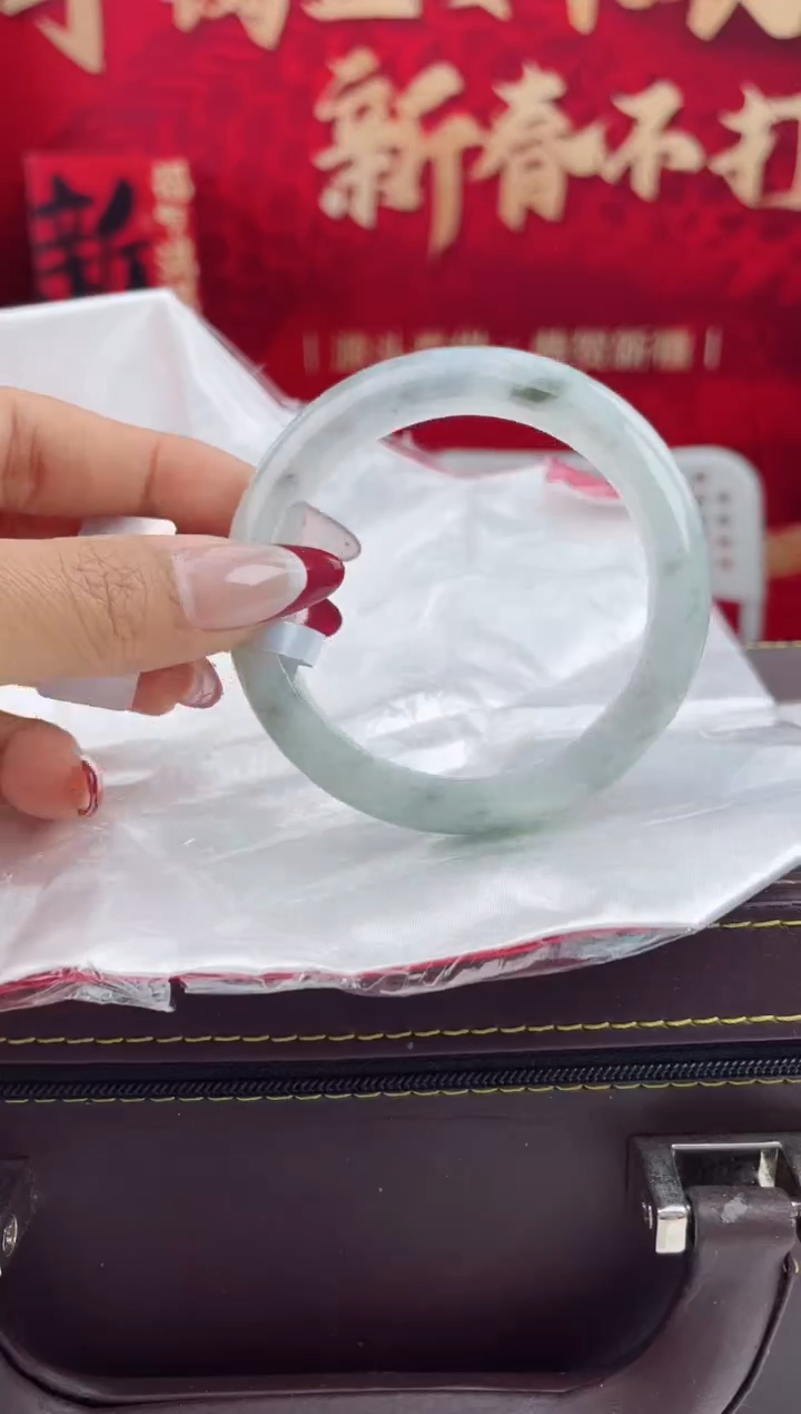 【闪购商品】翡翠手镯未镶嵌2翡翠手镯（微瑕）