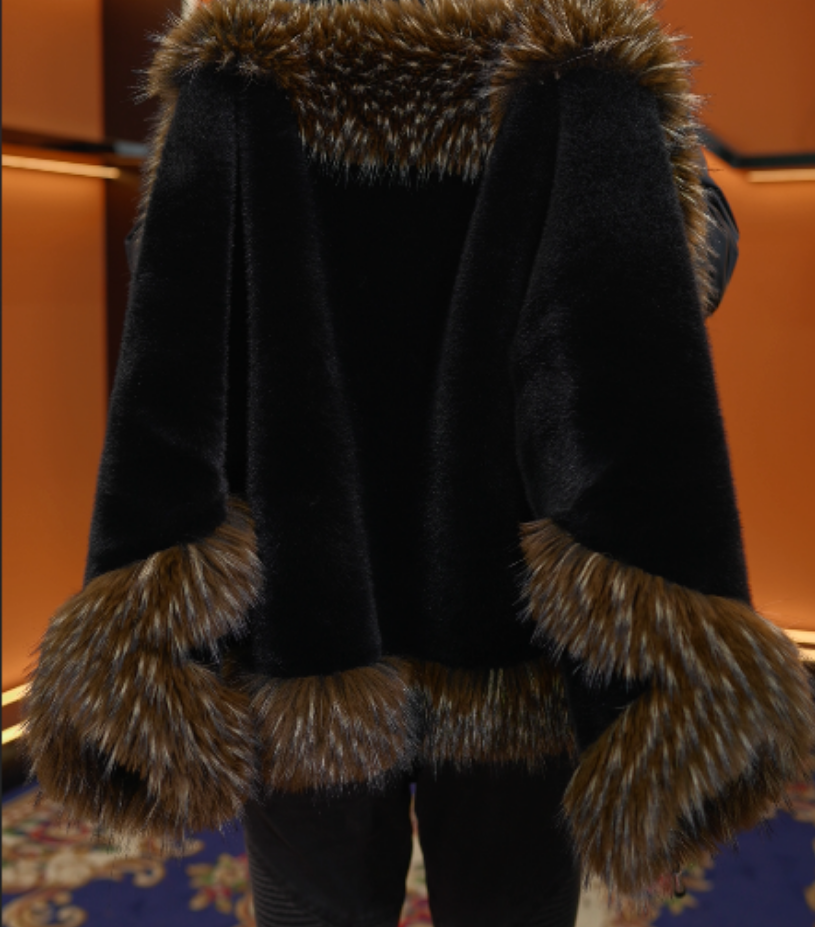 【喜德】25918厚款V领冬季插肩袖短外套皮草时尚黑色气质 —1