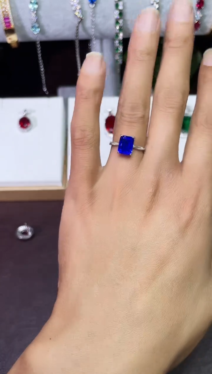 银S925镶嵌合成钻石蓝小妖