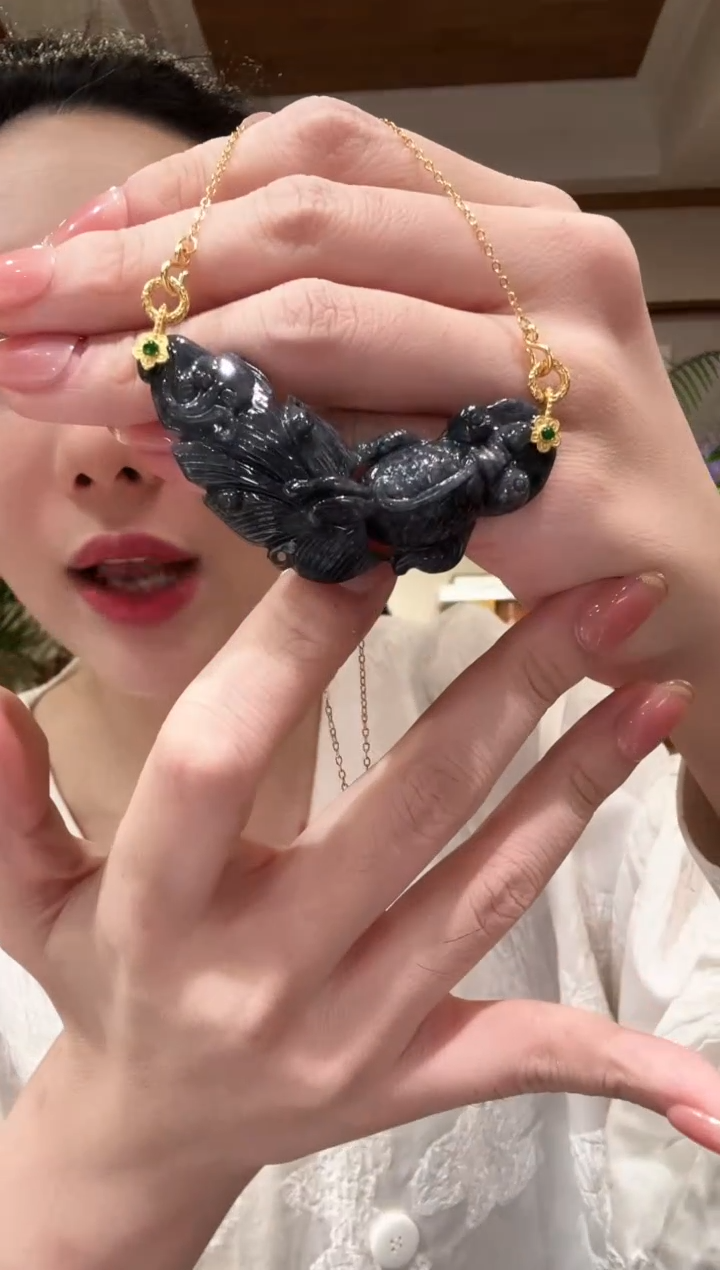 翡翠未镶嵌颈饰国风