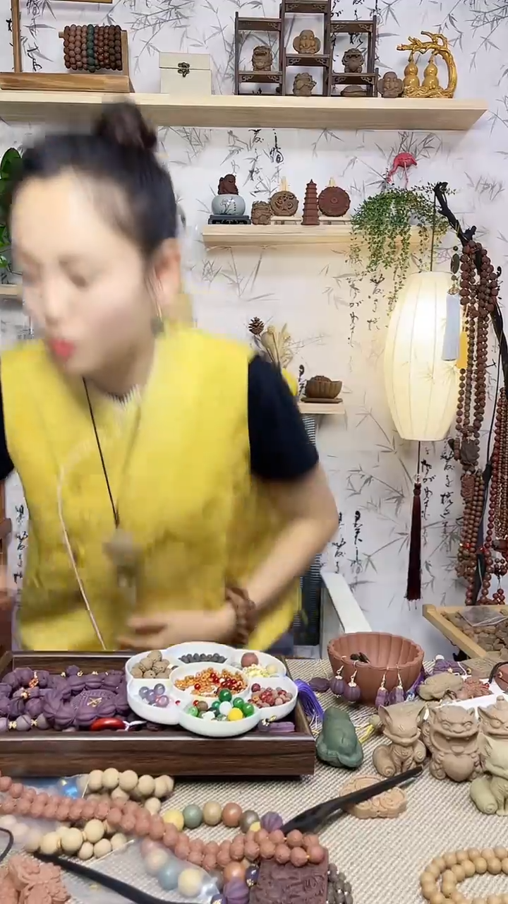 泥塑雪中春信小蝴蝶