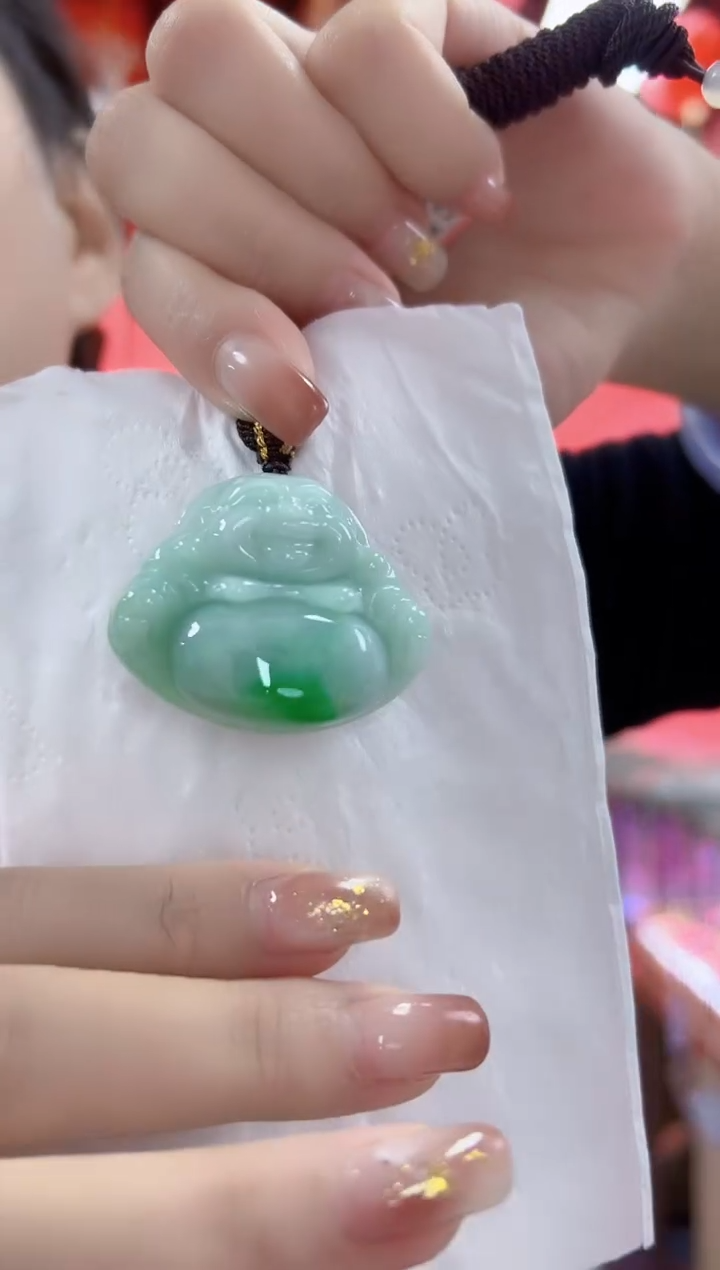 翡翠未镶嵌颈饰佛公 孤品 宽39高33+厚12+