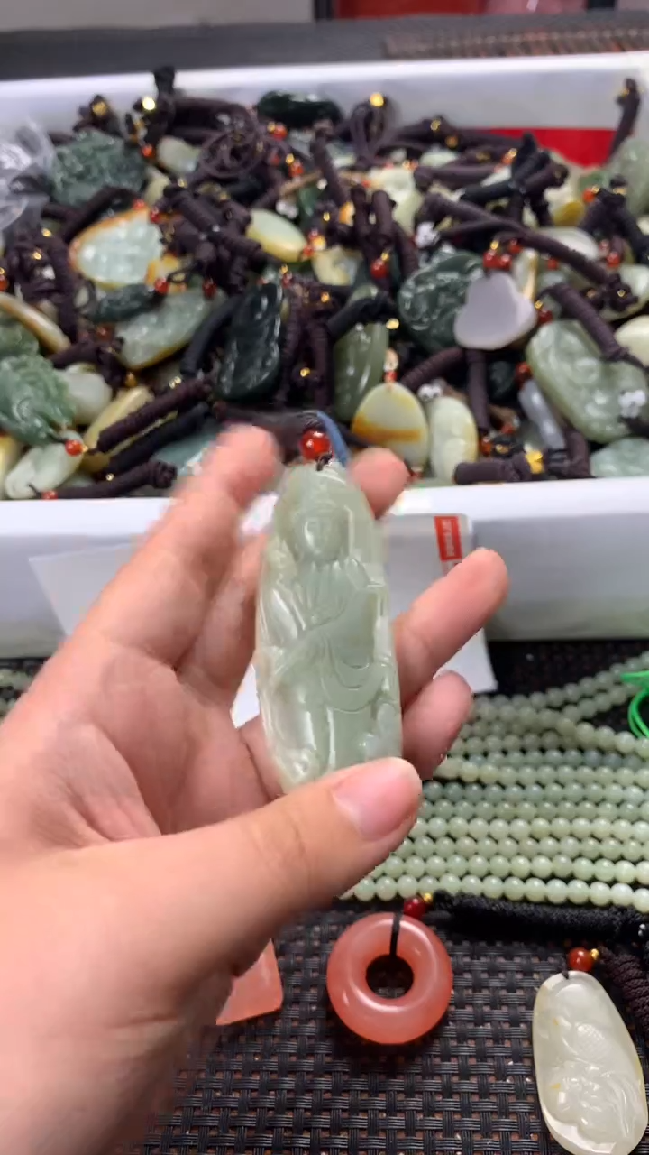 【闪购商品】和田玉颈饰未镶嵌多样性发货没有证书拍一发一有瑕