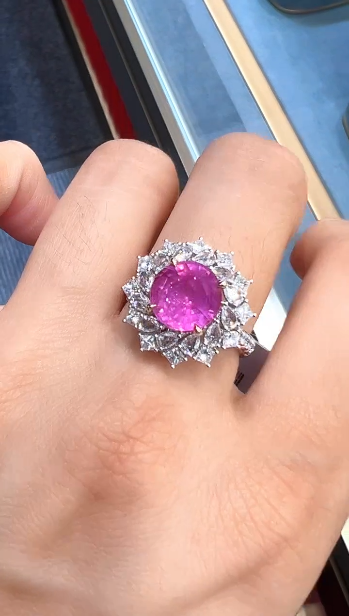 戒指彩色蓝宝石18K金镶嵌GUILD 无烧热粉色 天鹅绒 3.98克拉