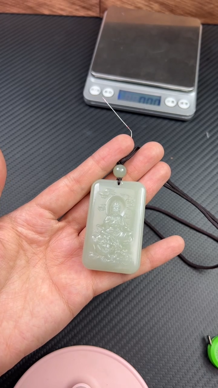 【闪购商品】和田玉吊坠(赠链)未镶嵌且末微色差近矿