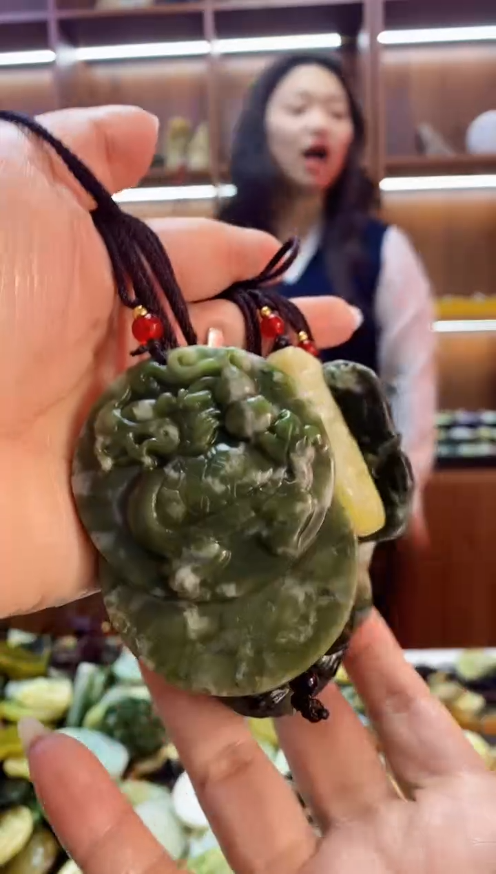 未镶嵌蛇纹石玉吊坠多样性发其中之一拍一发二