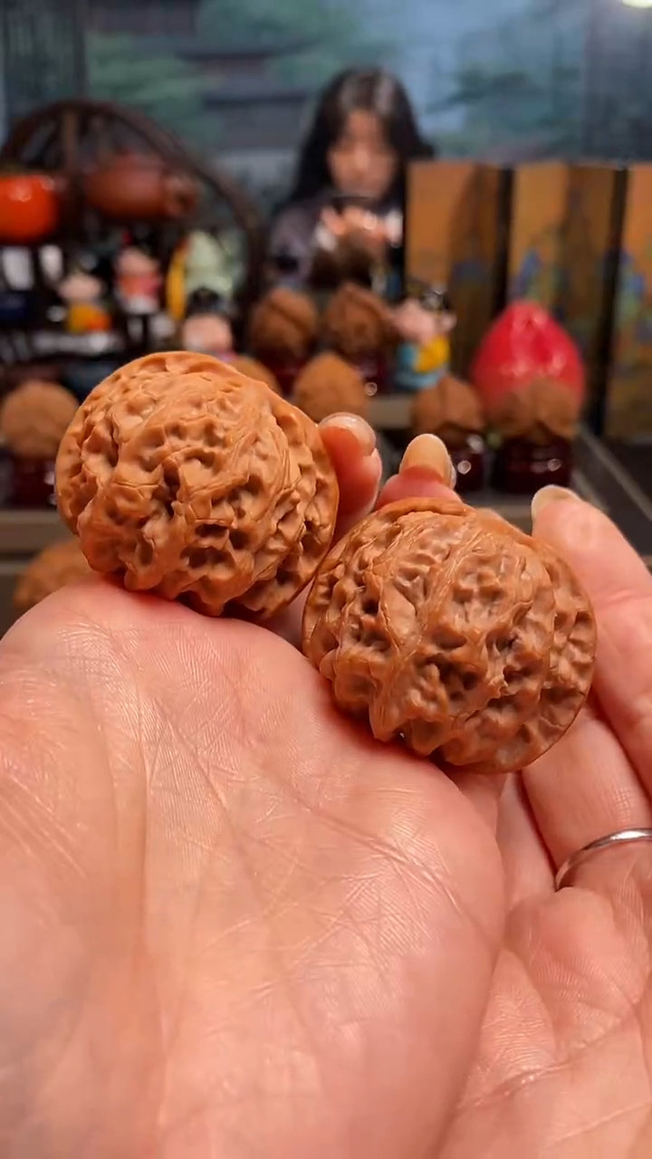 【闪购商品】文玩核桃把件H 438苹果园43尺