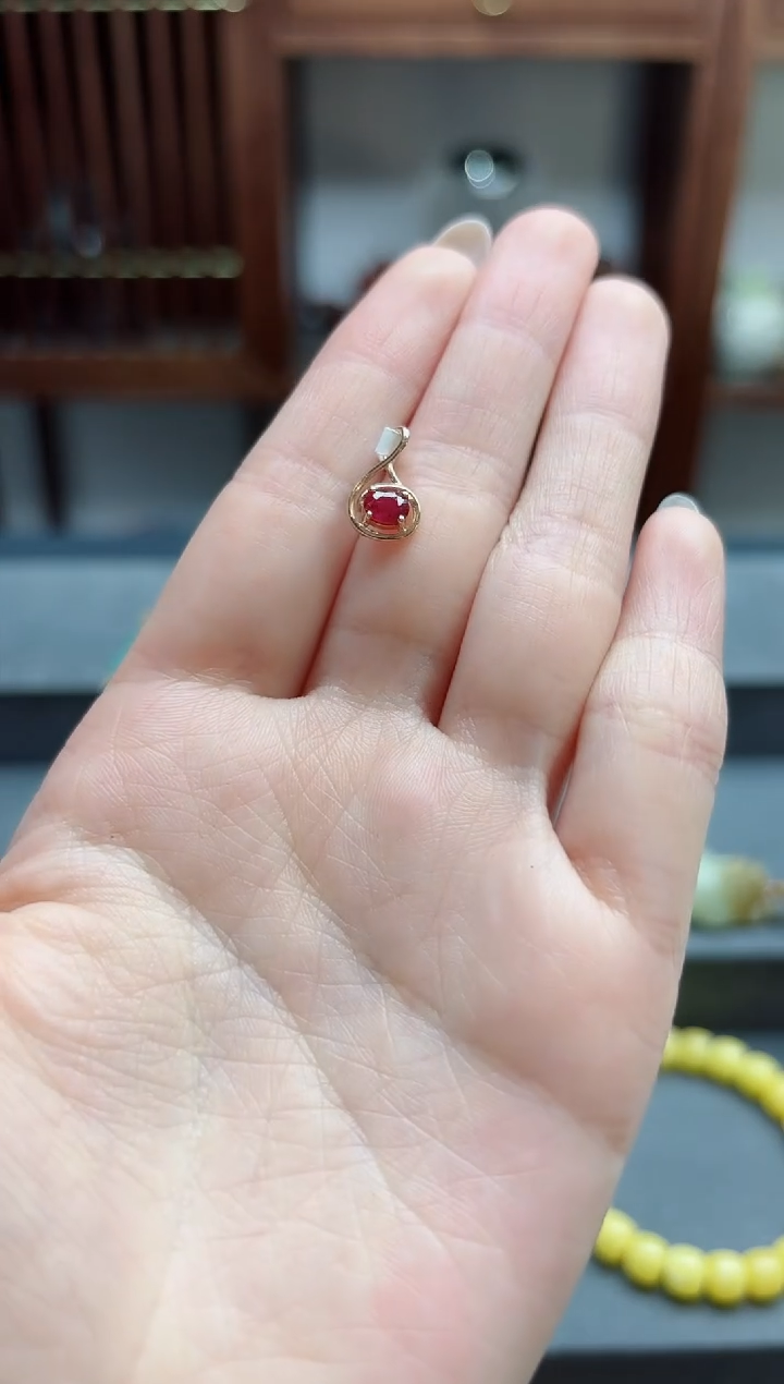 【闪购商品】红宝石吊坠18K金镶嵌18k金红宝石吊坠 CBGF赠链