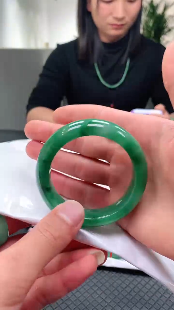 【闪购商品】石英质玉手镯未镶嵌冰飘花手镯