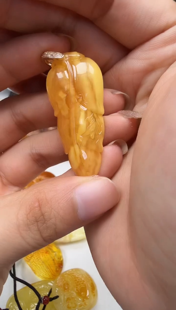 裸石琥珀未镶嵌如图