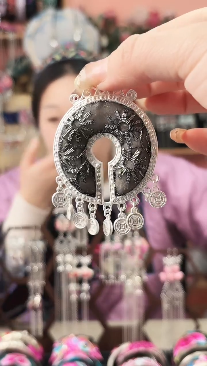艺枝独绣手工饰品100