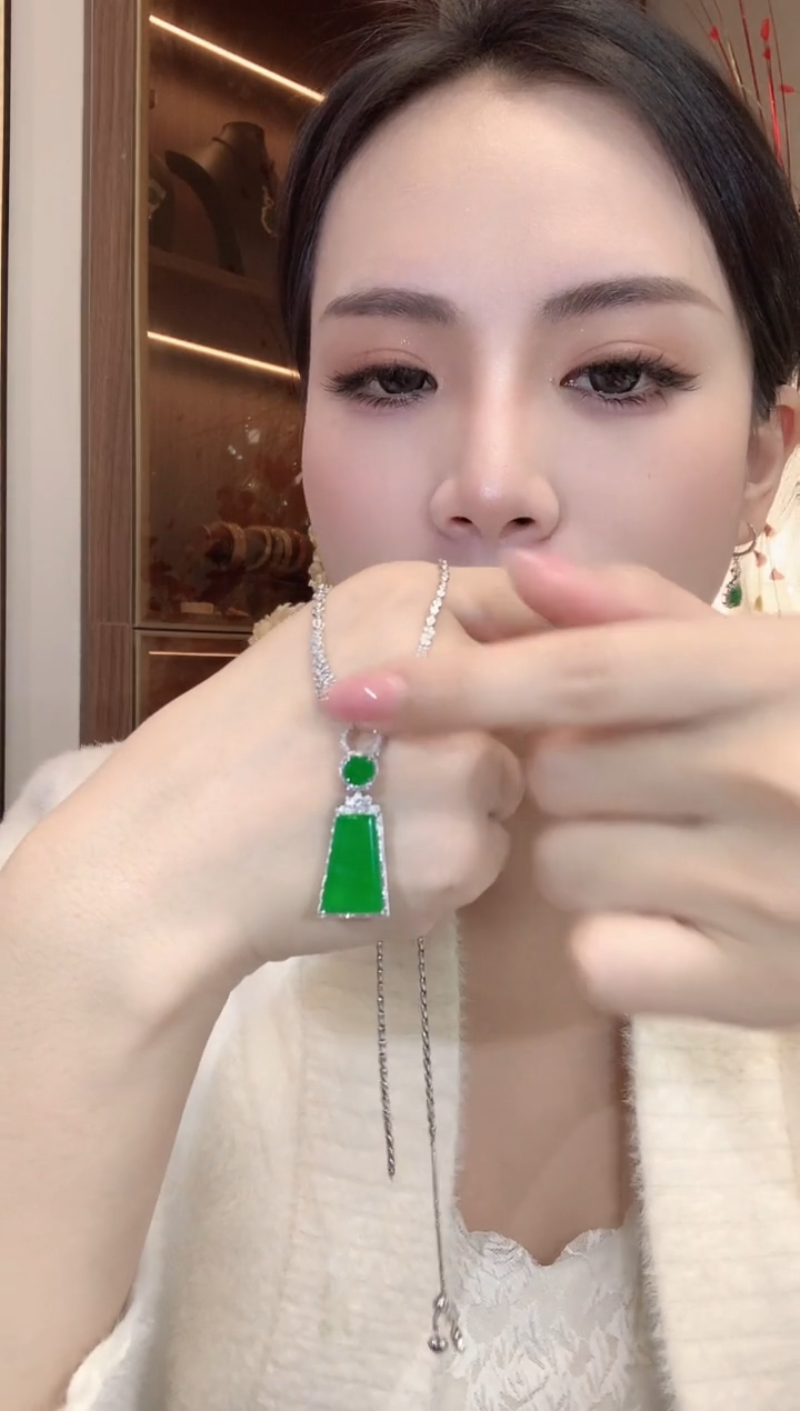 【闪购商品】翡翠吊坠(不含链)18K金镶嵌A12