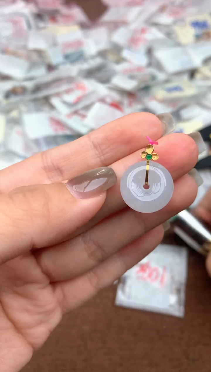 18K金镶嵌挂件翡翠—