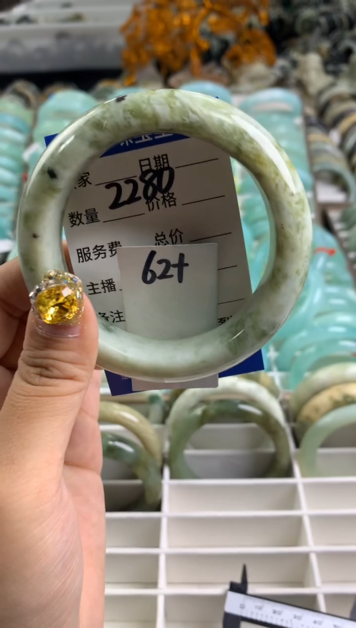 【闪购商品】蛇纹石玉手镯未镶嵌2280