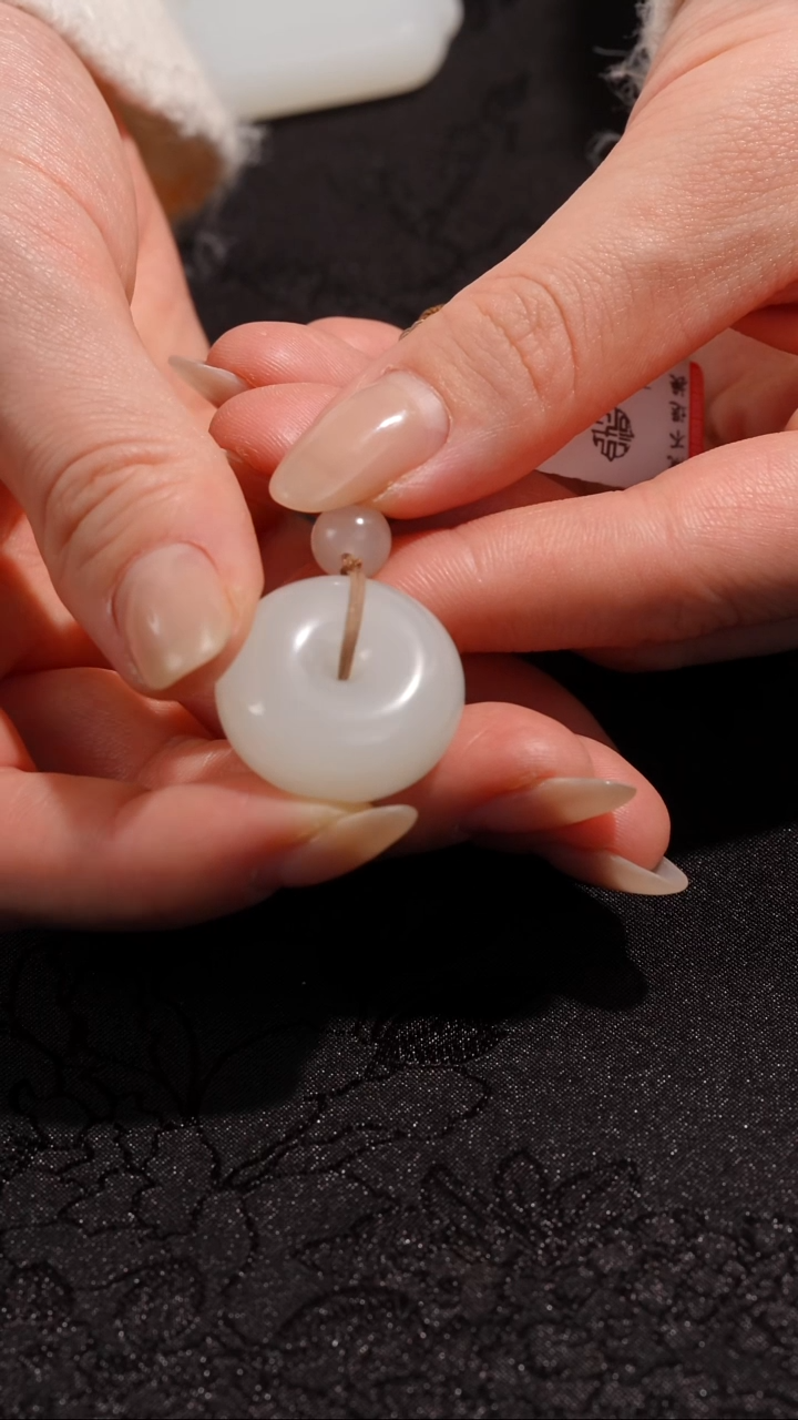 吊坠(不含链)未镶嵌和田玉（白玉）和田玉白玉平安扣(川) 约13.42g